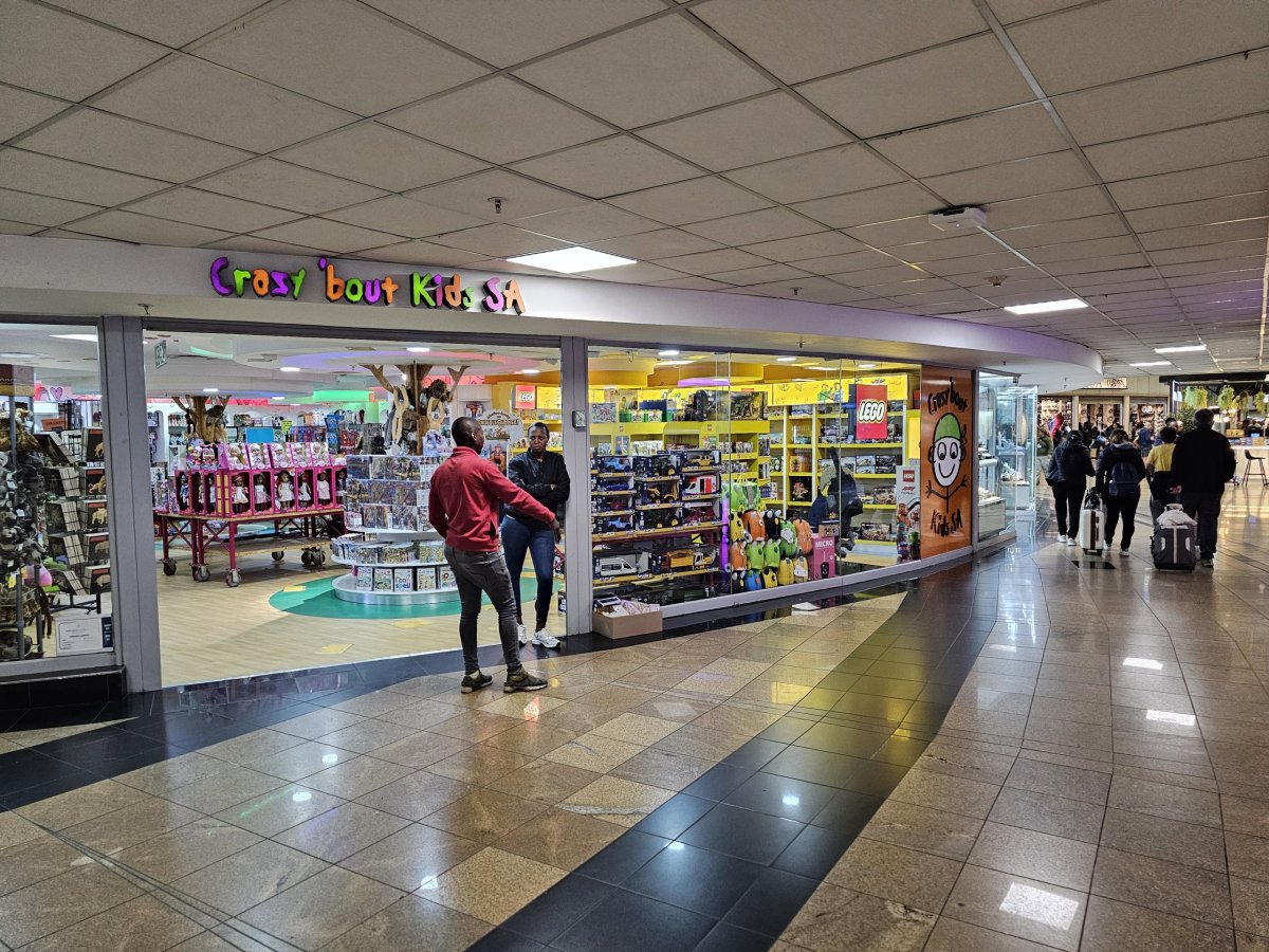 Obchod s hračkami, tranzitní zóna