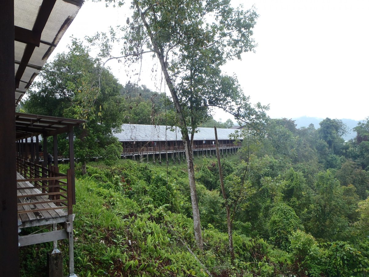 Hotel v Batang 1 km dlouhý