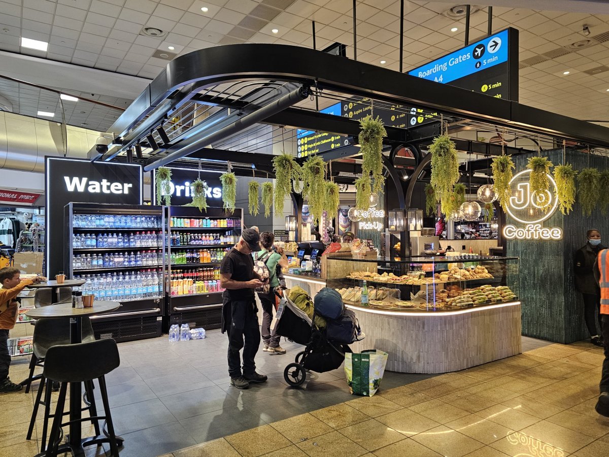 Kavárna v tranzitní zóně