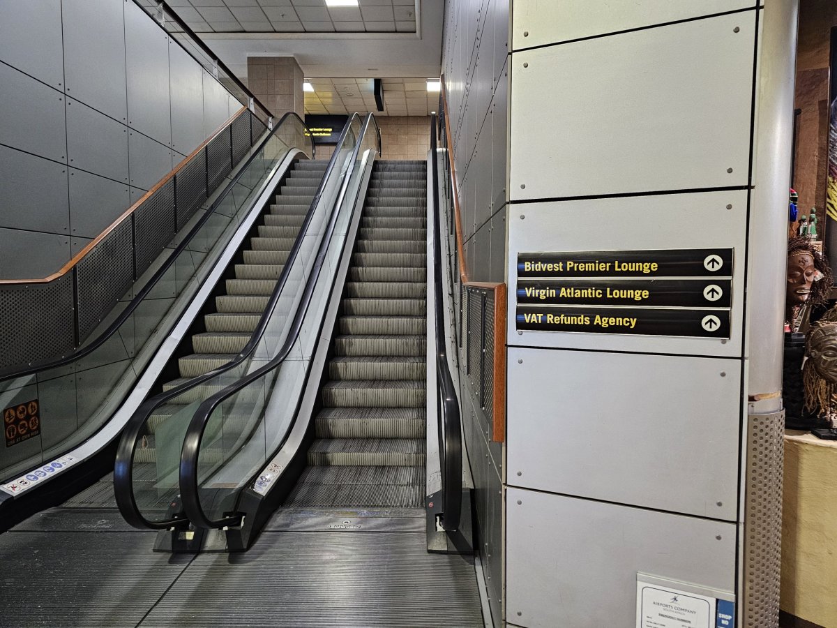 Eskalátory do Bidvest Lounge
