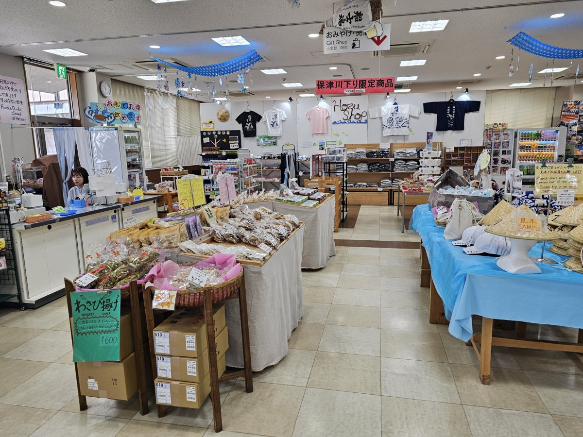 Obchod se suvenýry v přístavišti