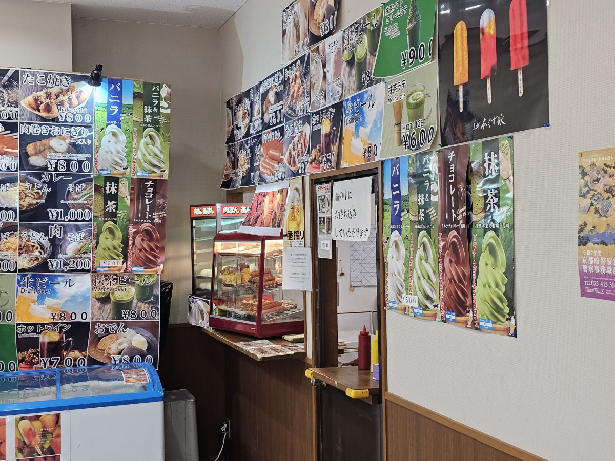 Obchod s občerstvením v přístavišti