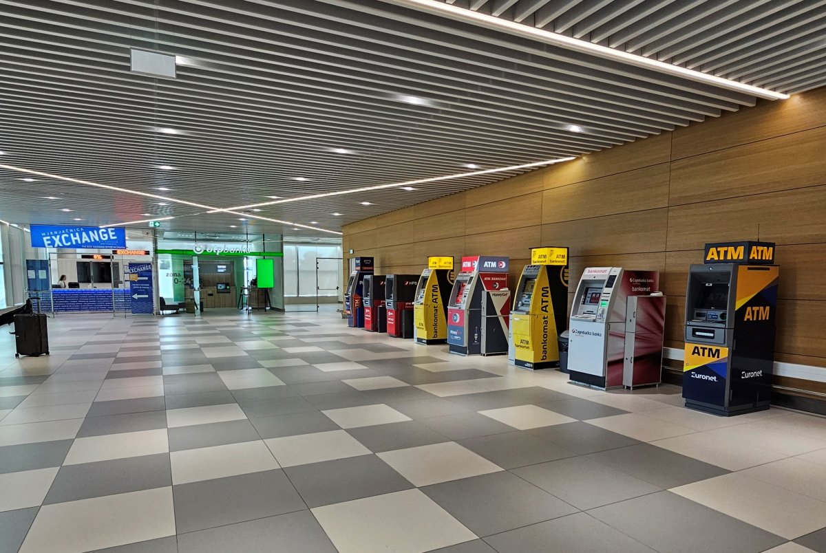 Bankomaty v příletové části, letiště Split