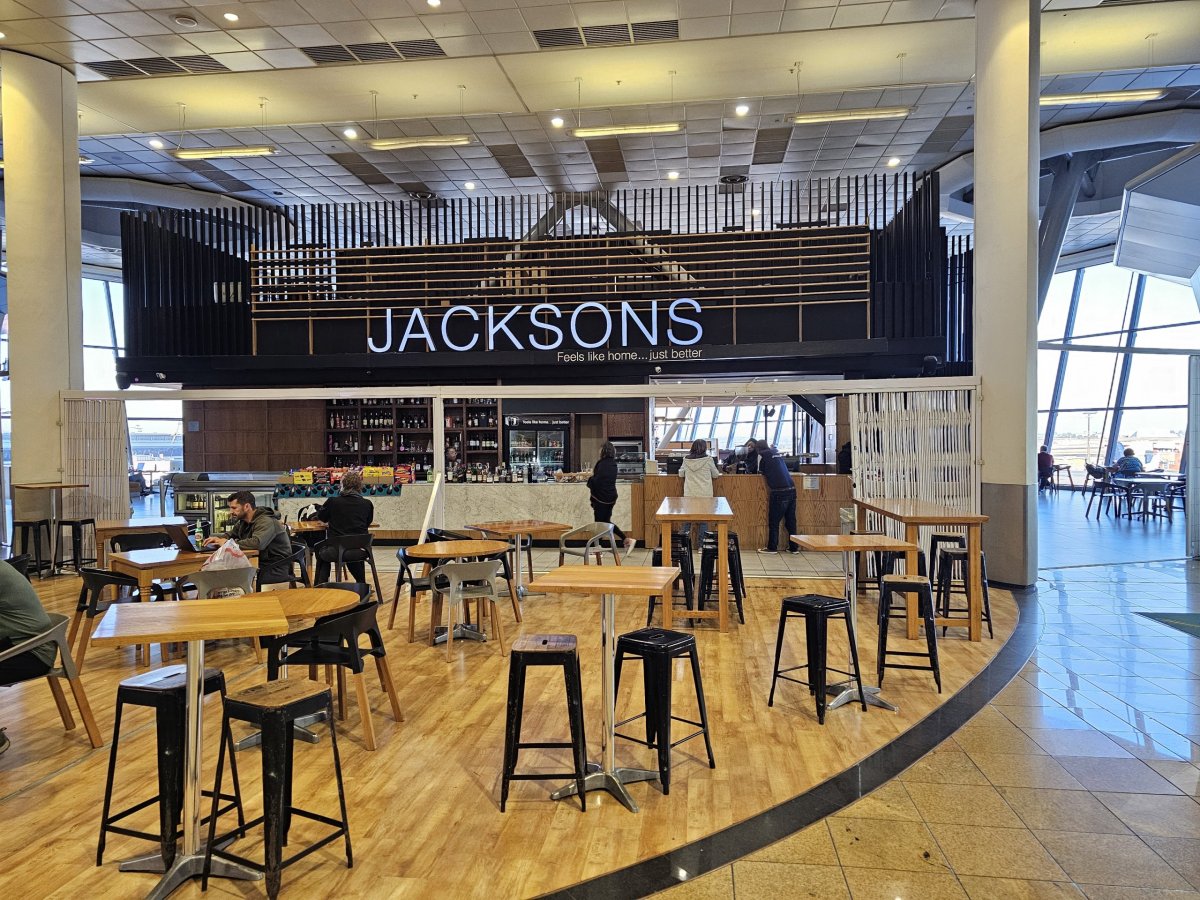 Restaurace, tranzitní zóna