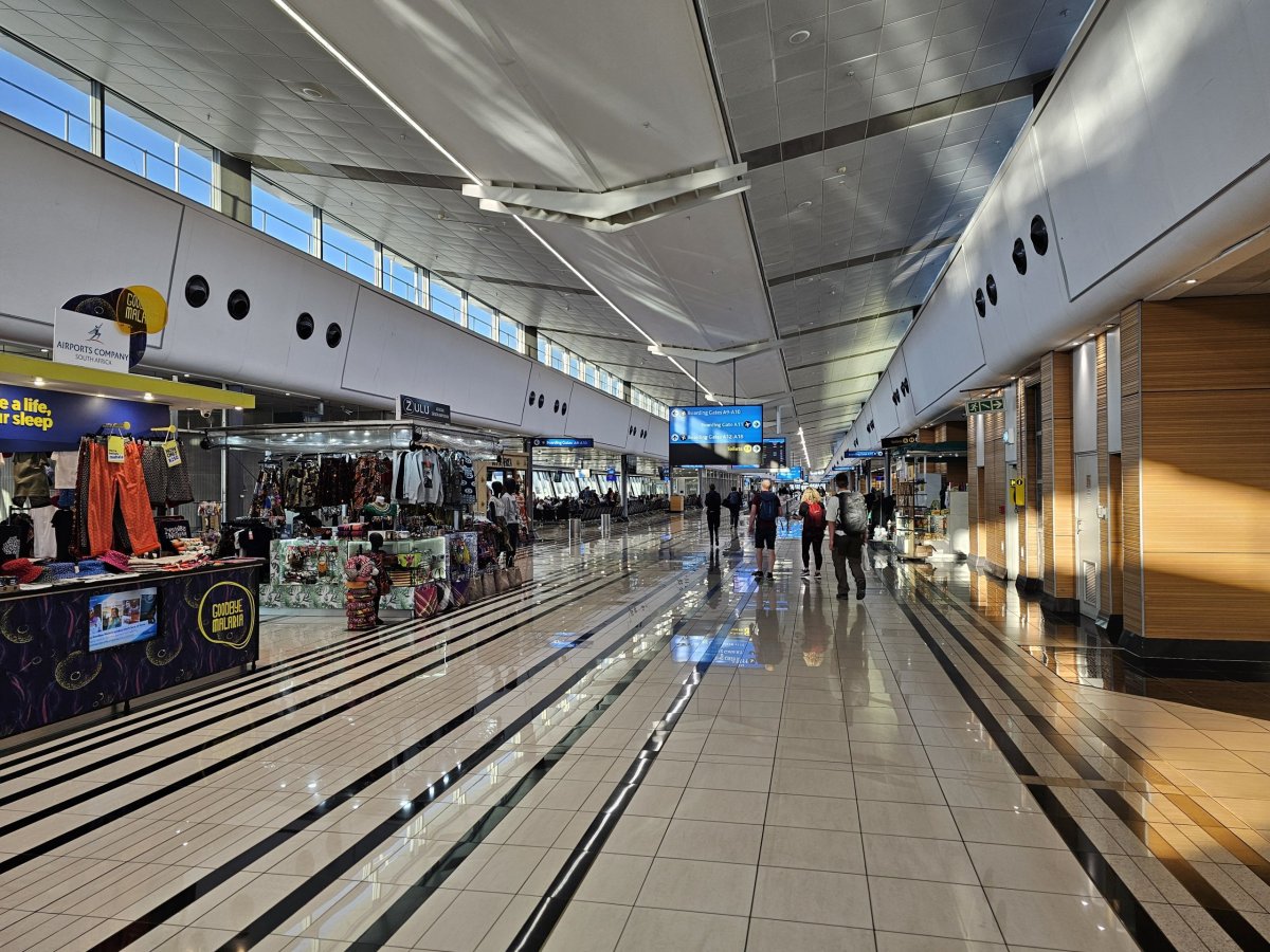 Mezinárodní tranzitní část