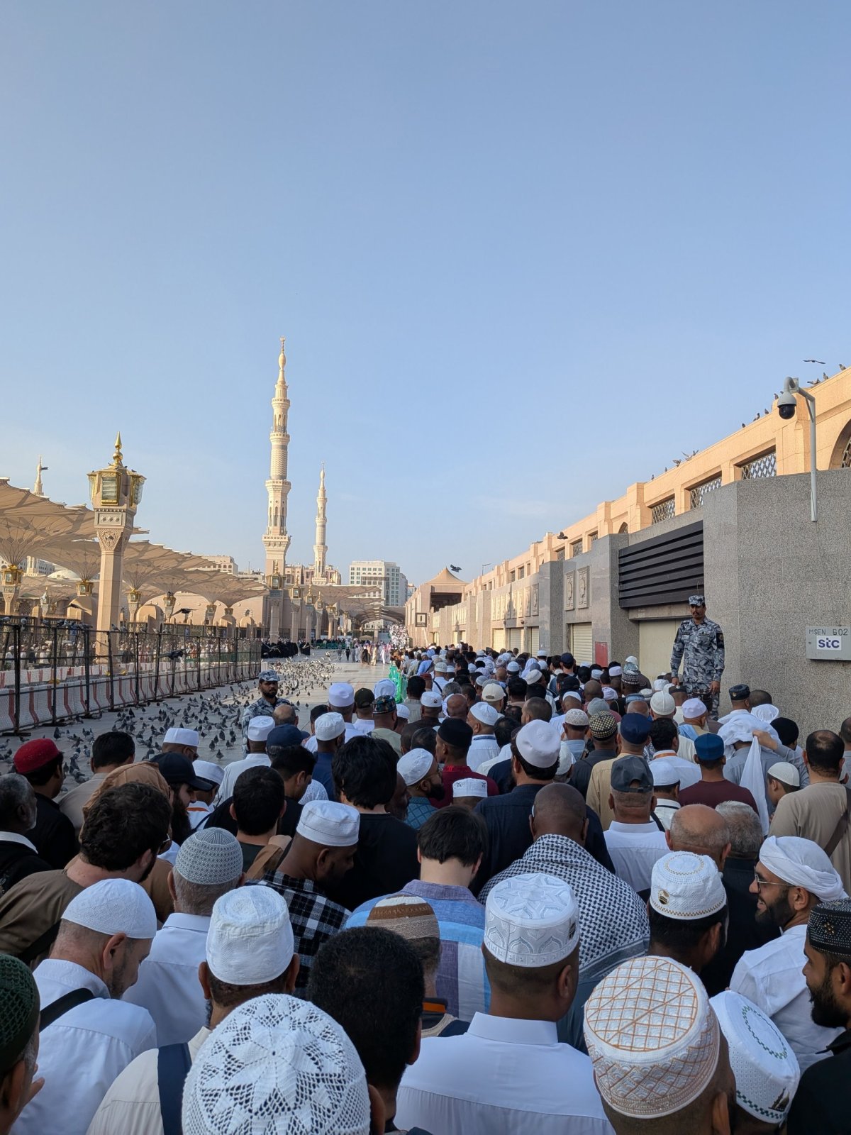 Davy před hřbitovem Al-Baqi