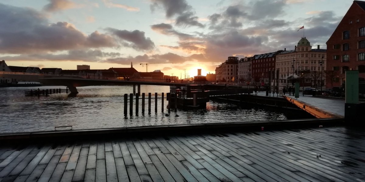 Kodaň a západ slunce