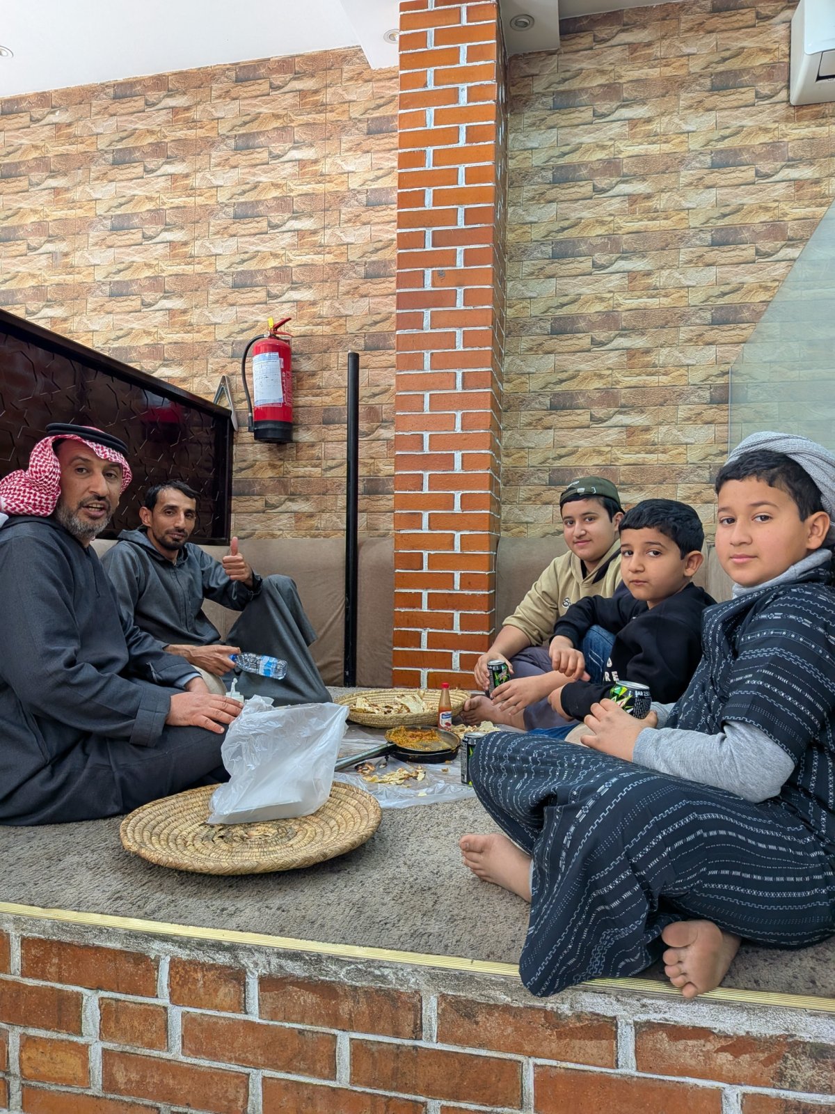 Tradiční restaurace mají sekce na sezení u stolu i na zemi