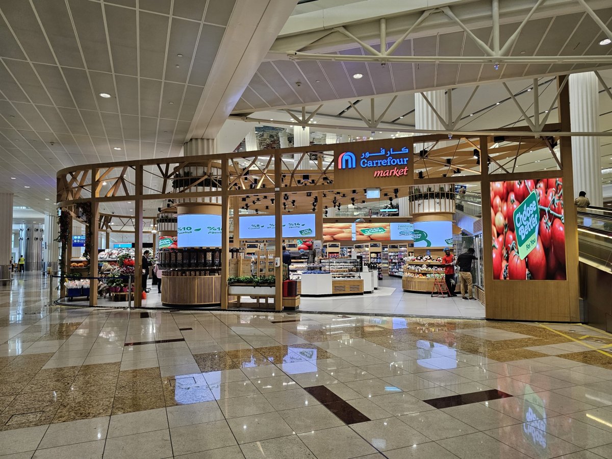 Carrefour, veřejná část, terminál 3