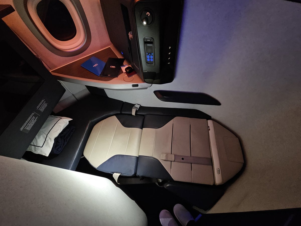 Sedačka rozložená na postel