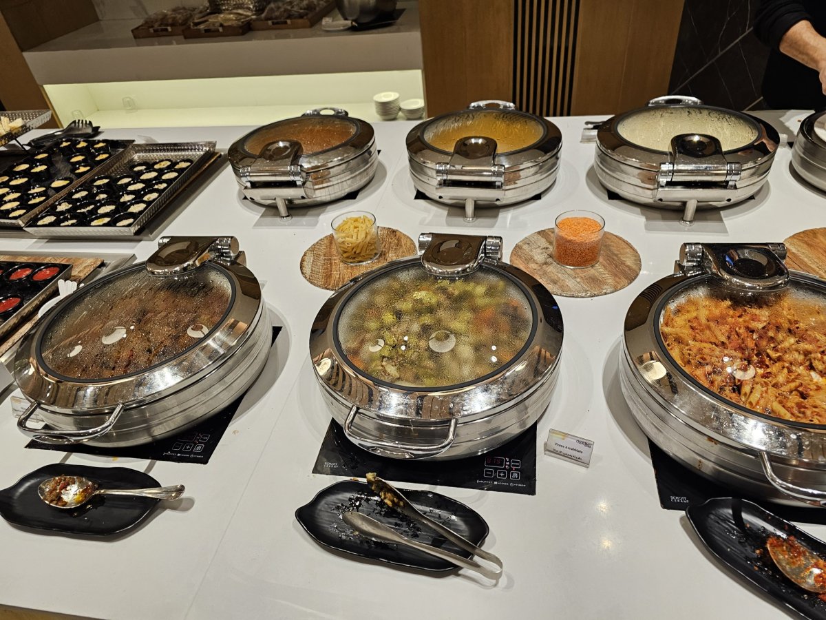 Ahlein Lounge, nabídka teplého jídla