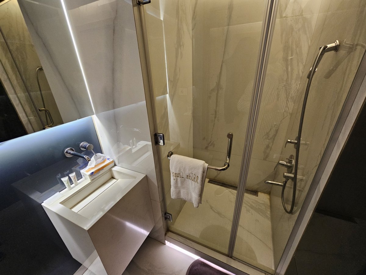 Ahlein Lounge, sprcha