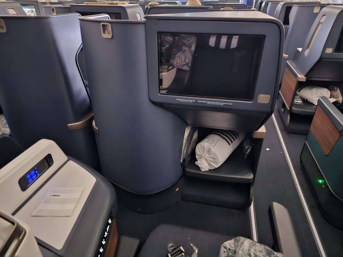 Prostor na nohy u standardní sedačky