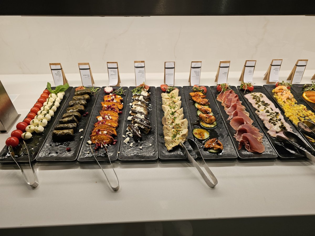 First Class Lounge (Main Terminal) – studená kuchyně