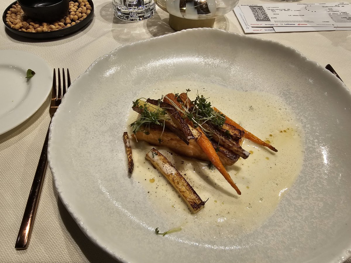 First Class Lounge (Main Terminal) – a la carte hlavní jídlo