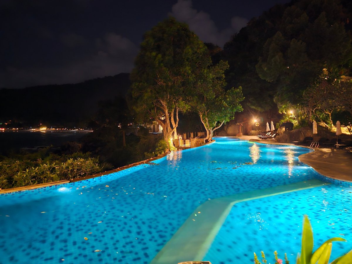 Velký hotelový bazén