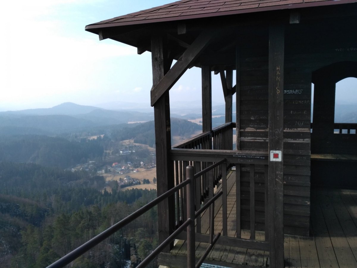 Důkaz, že bouda se skutečně na vrcholku nachází ve skupenství pevném. A to od roku 1856. Jen si domyslet, jaká nádhera musí být 