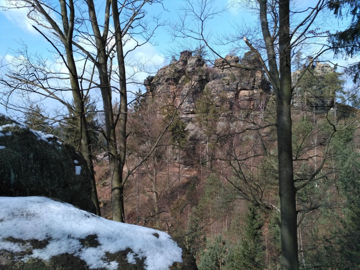 Nahoře je umístěna bouda