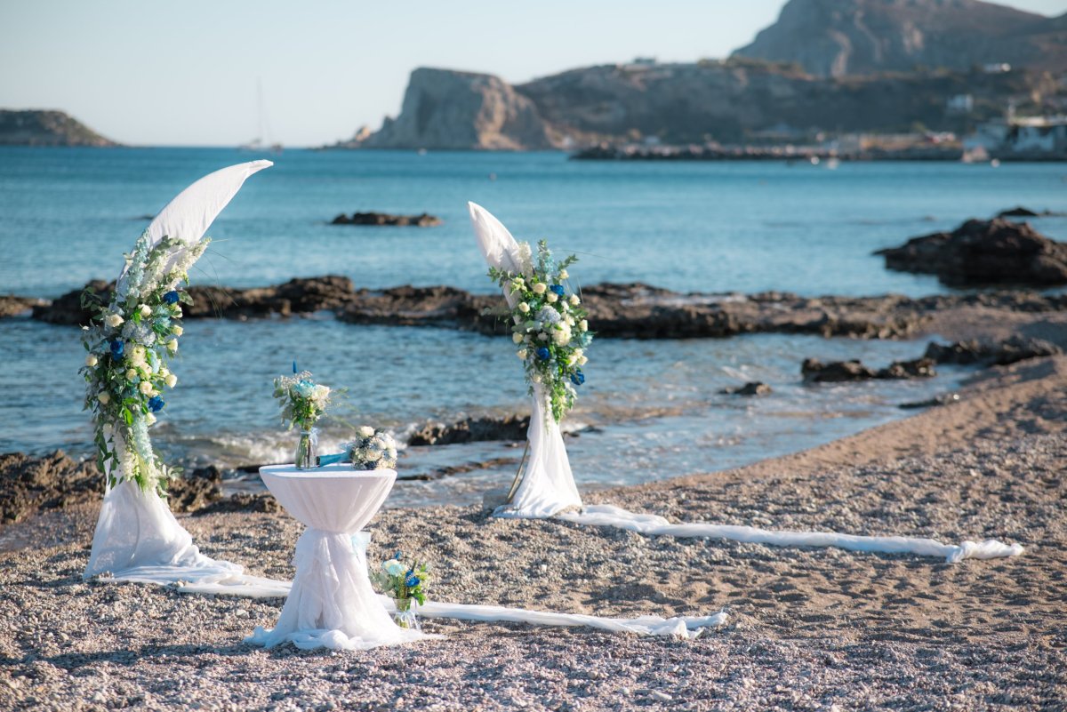 Dekorace v místě obřadu z boku