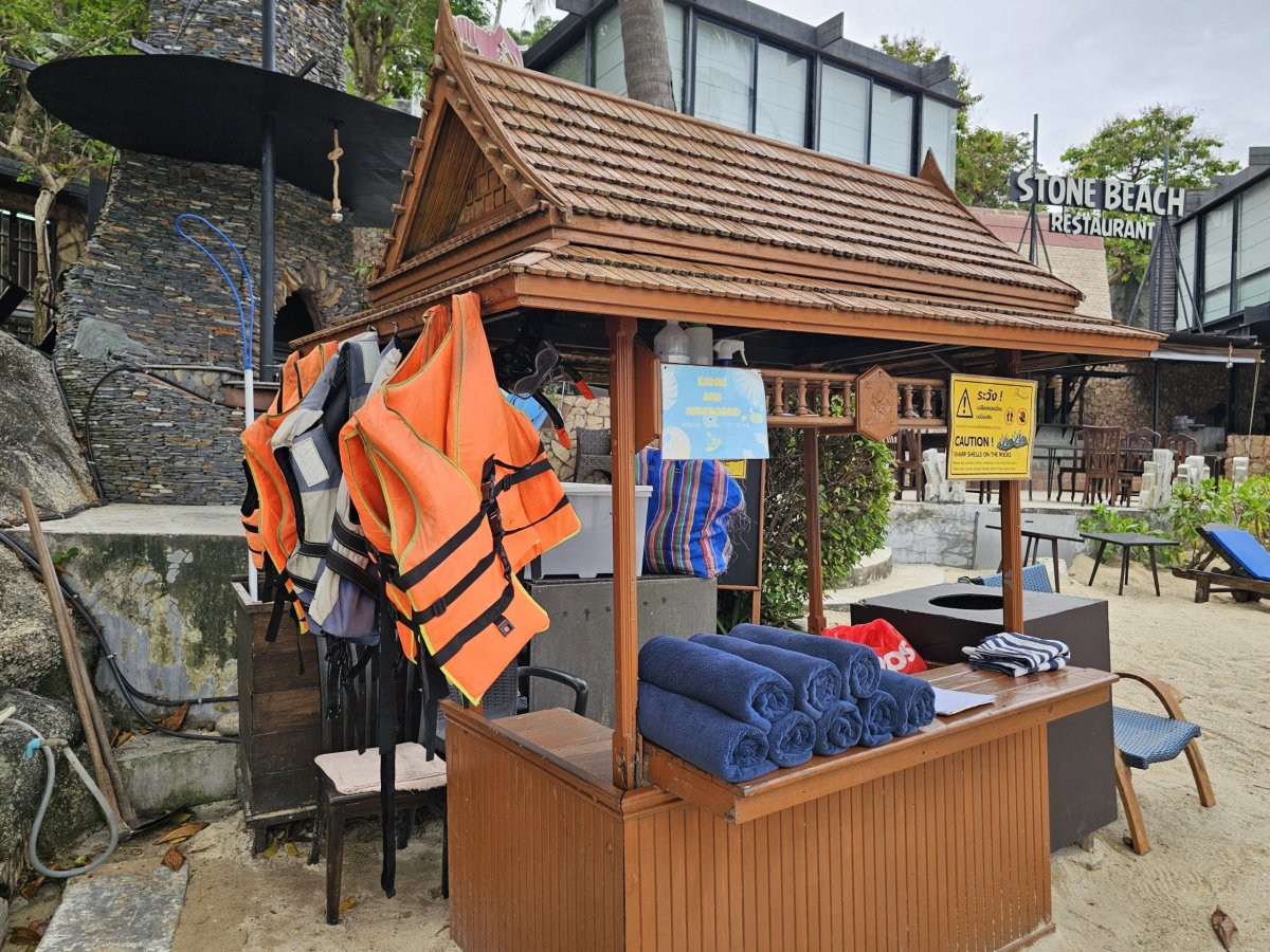 Půjčovna ručníků na hotelové pláži