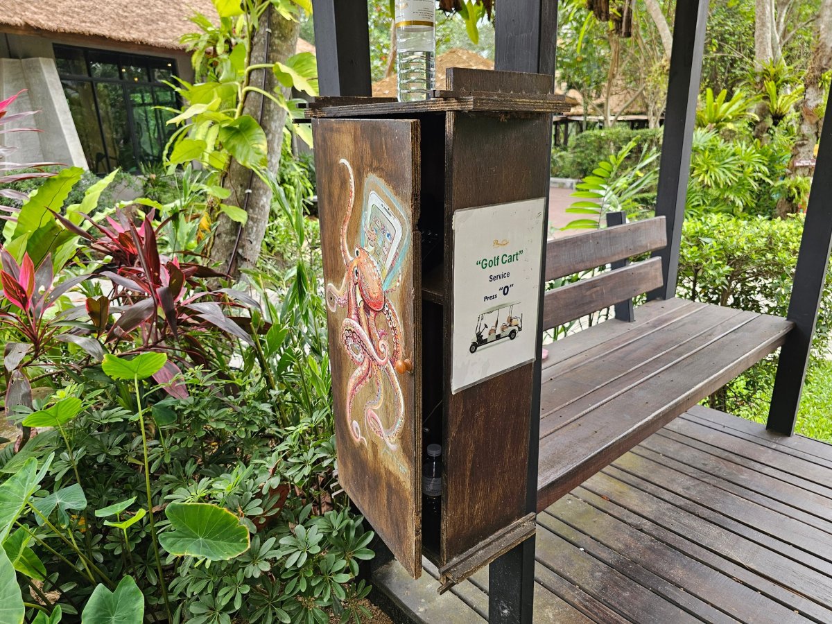 Telefon pro zavolání golfového vozítka