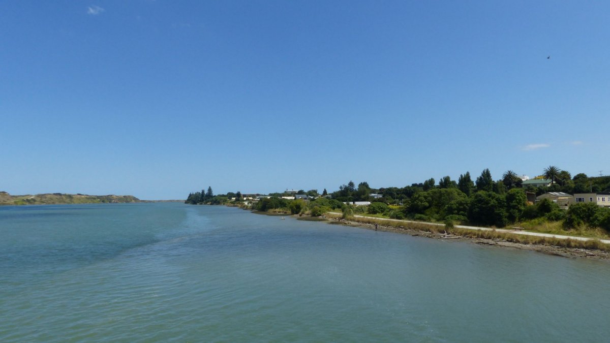 Řeka Whanganui při ústí do moře