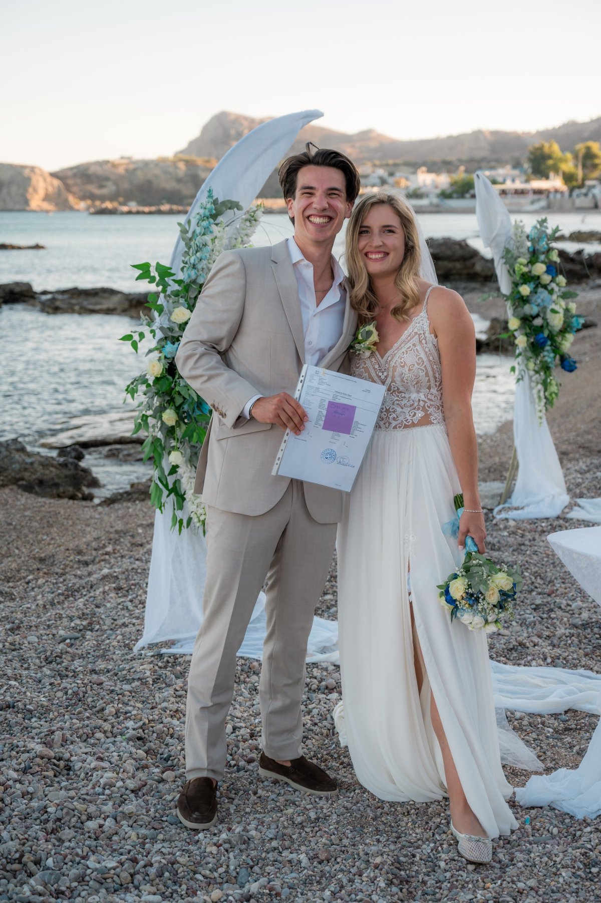 S oddacím listem, který jsme dostali hned po obřadu