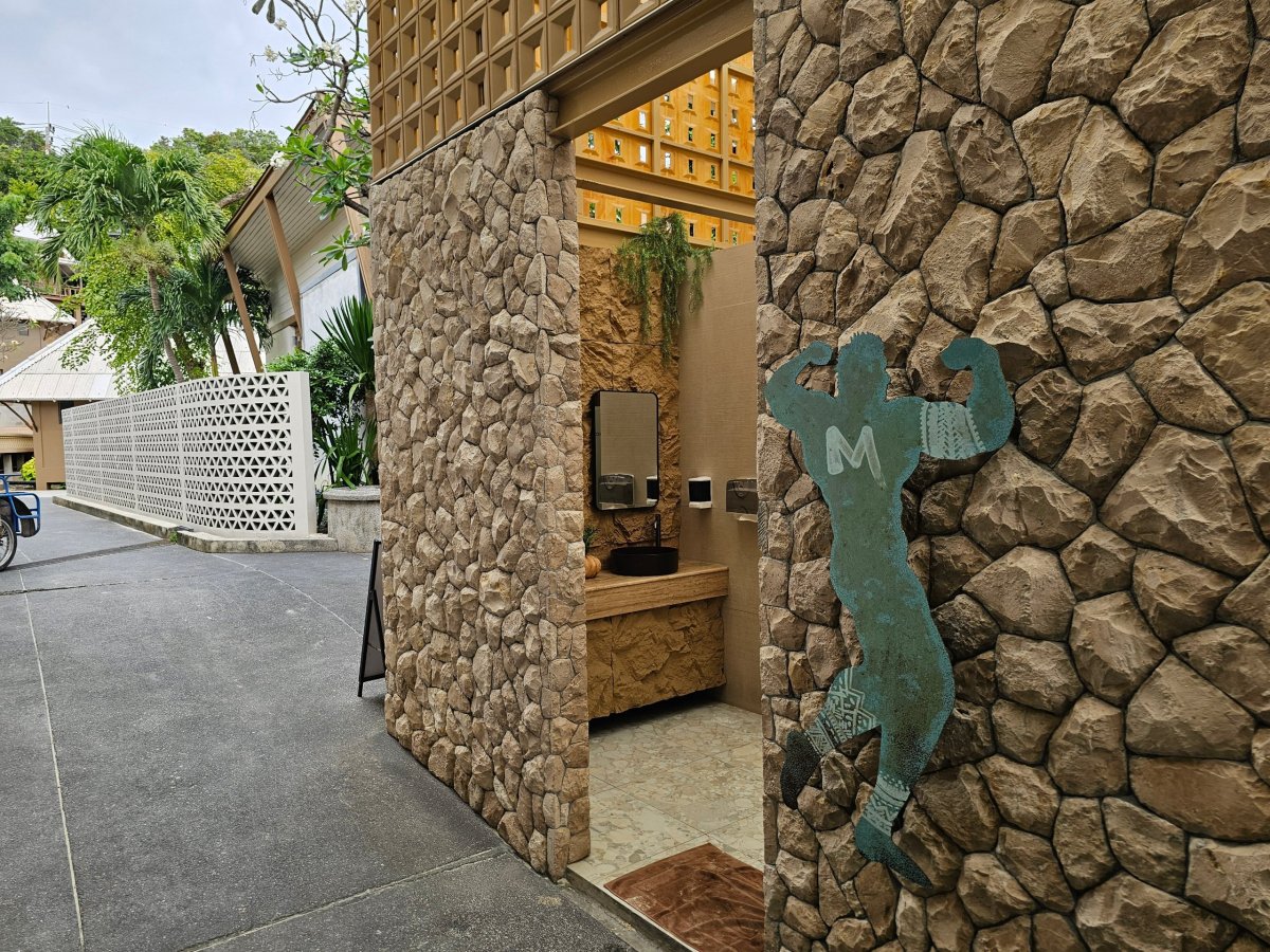 Rin Nai Beach, toalety zdarma