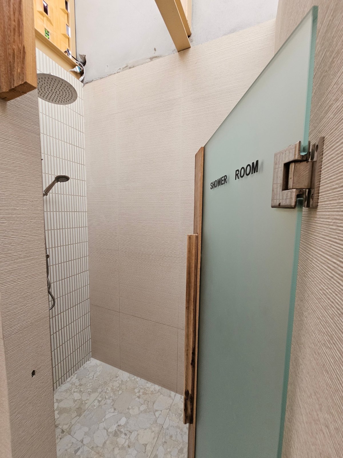 Rin Nai Beach, sprchy zdarma