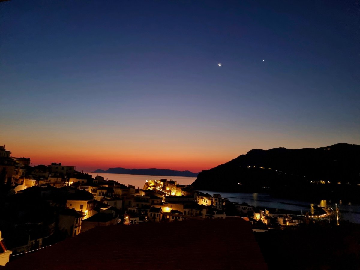 Východ slunce nad Skopelosem