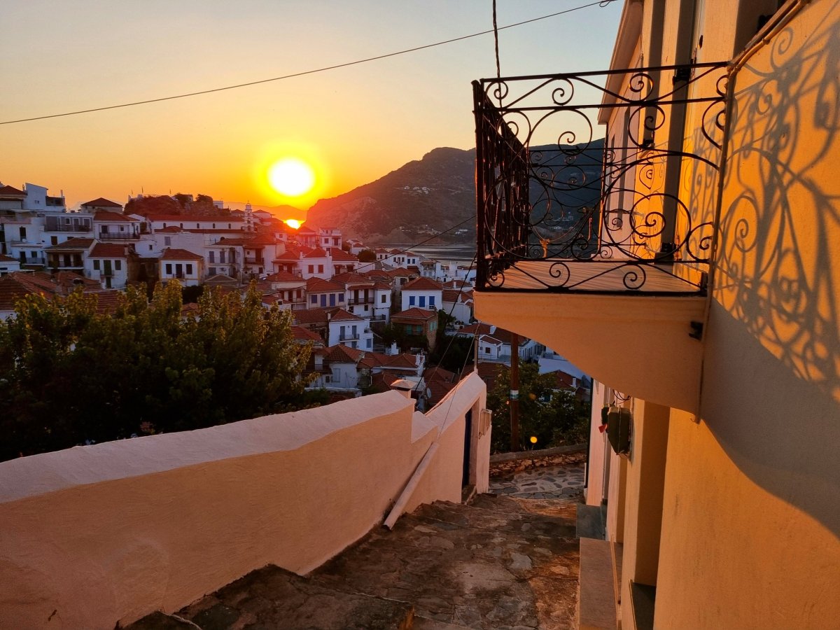 Východ slunce nad Skopelosem