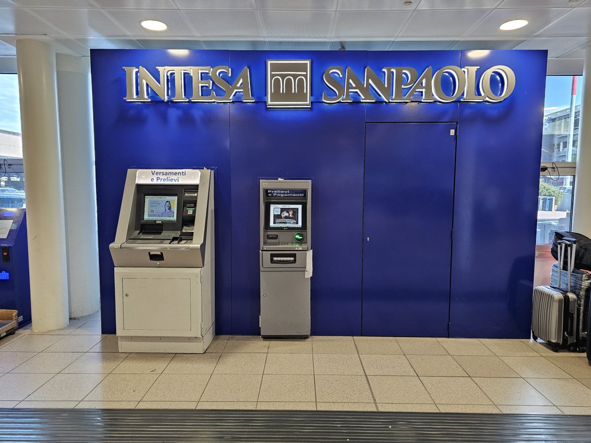 Bankomat, letiště Bologna