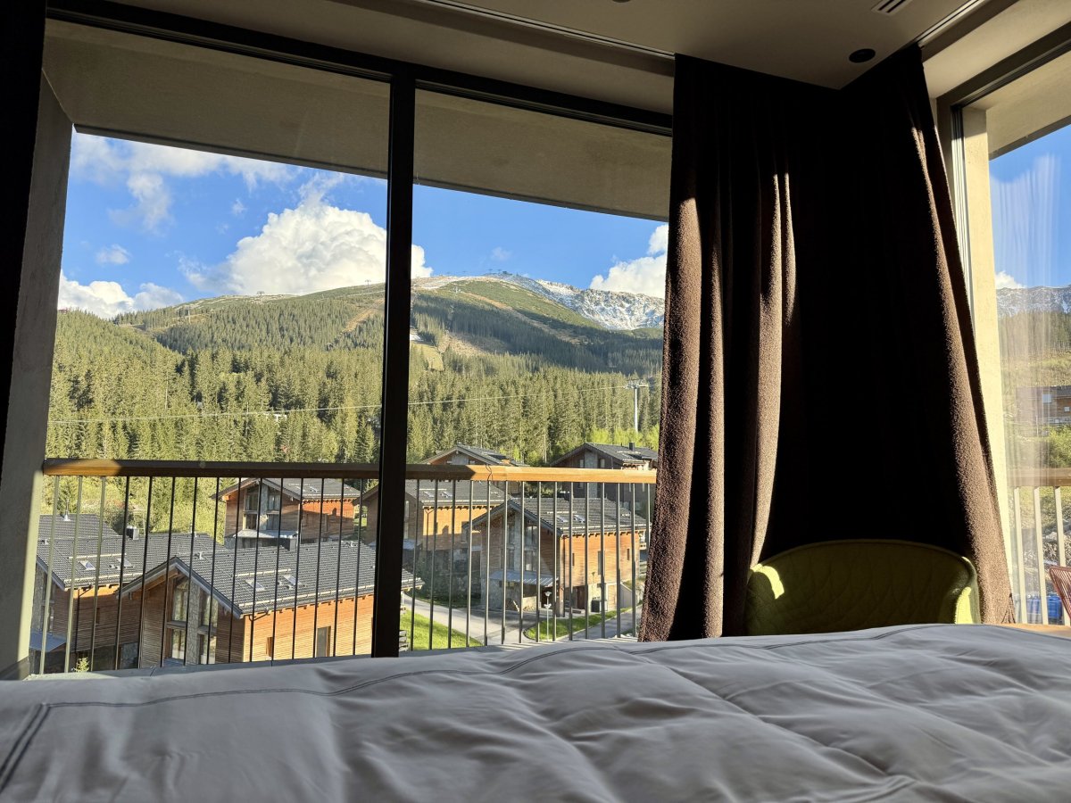 Ranní výhled na Chopok z postele