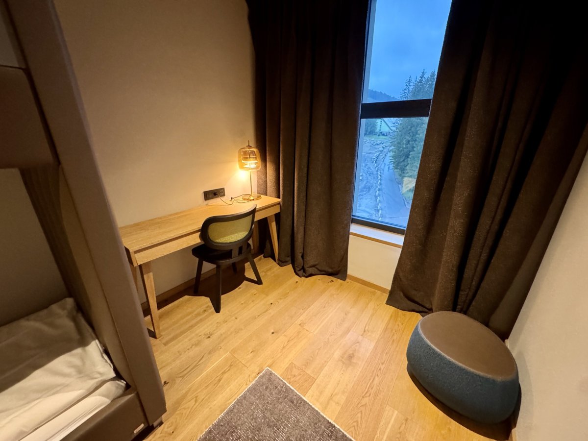 Psací stůl v dětském pokoji