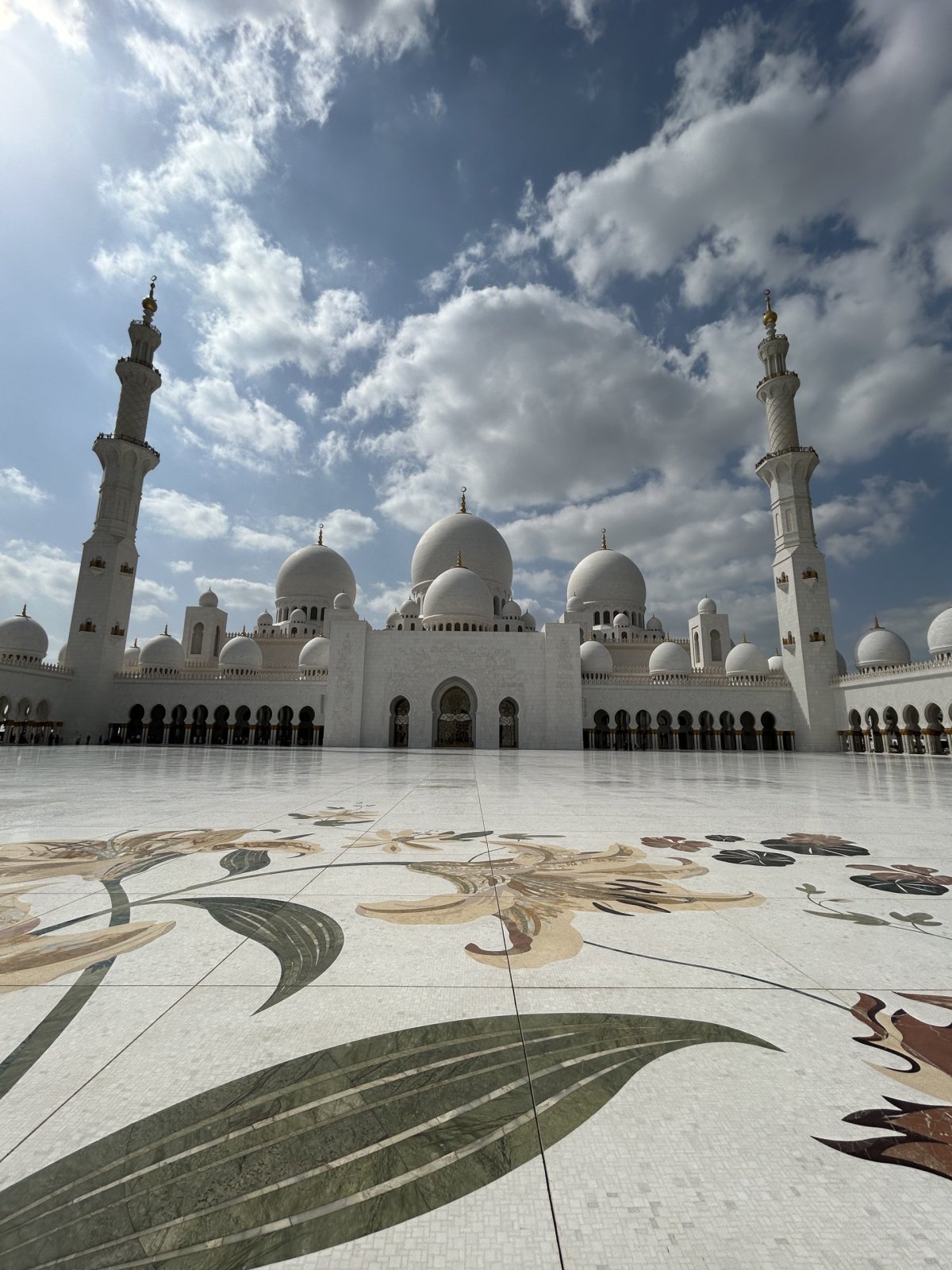 Grand Mosque v Abu Dhabi