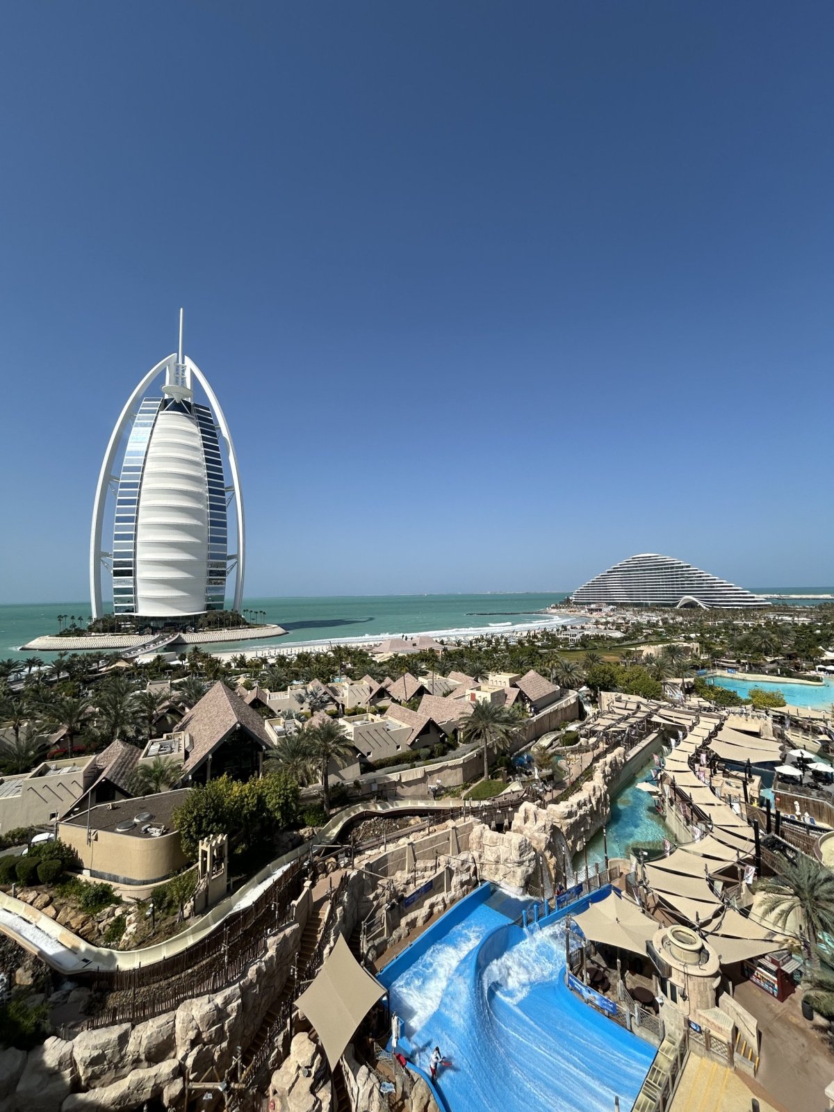 Aquapark s výhledem na nejluxusnější hotel světa