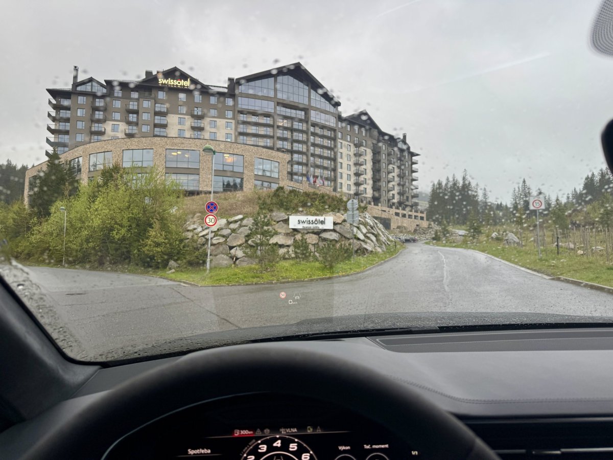 Příjezd k Swissôtel Damian Jasna