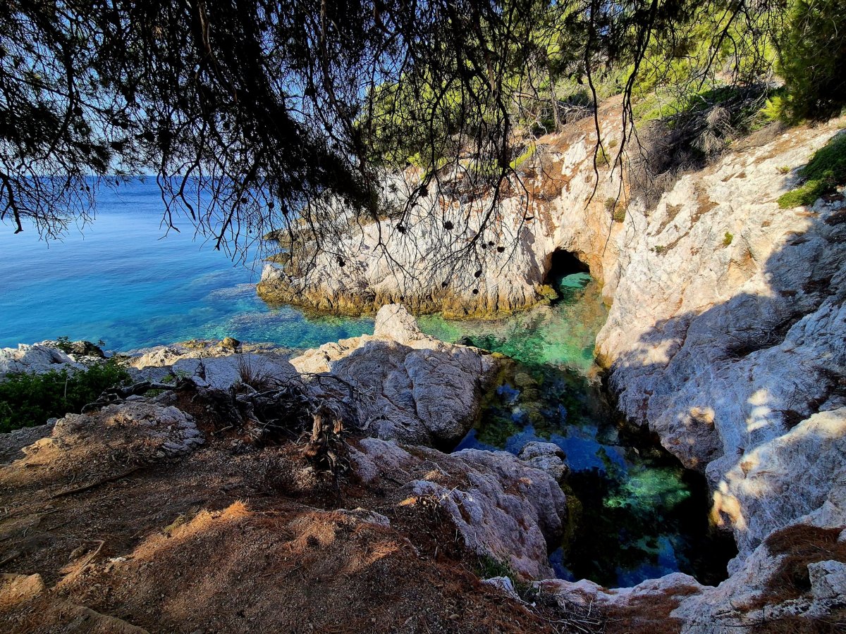 Paralia Amarantos - jeskyně