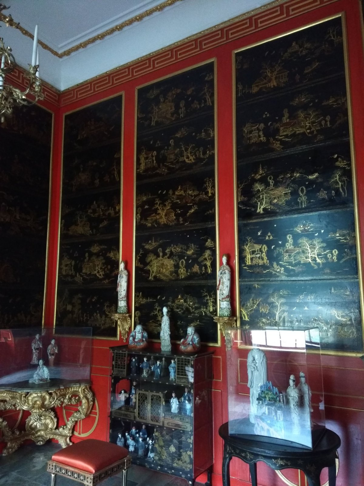 Něco z výzdoby čínského pavilonu