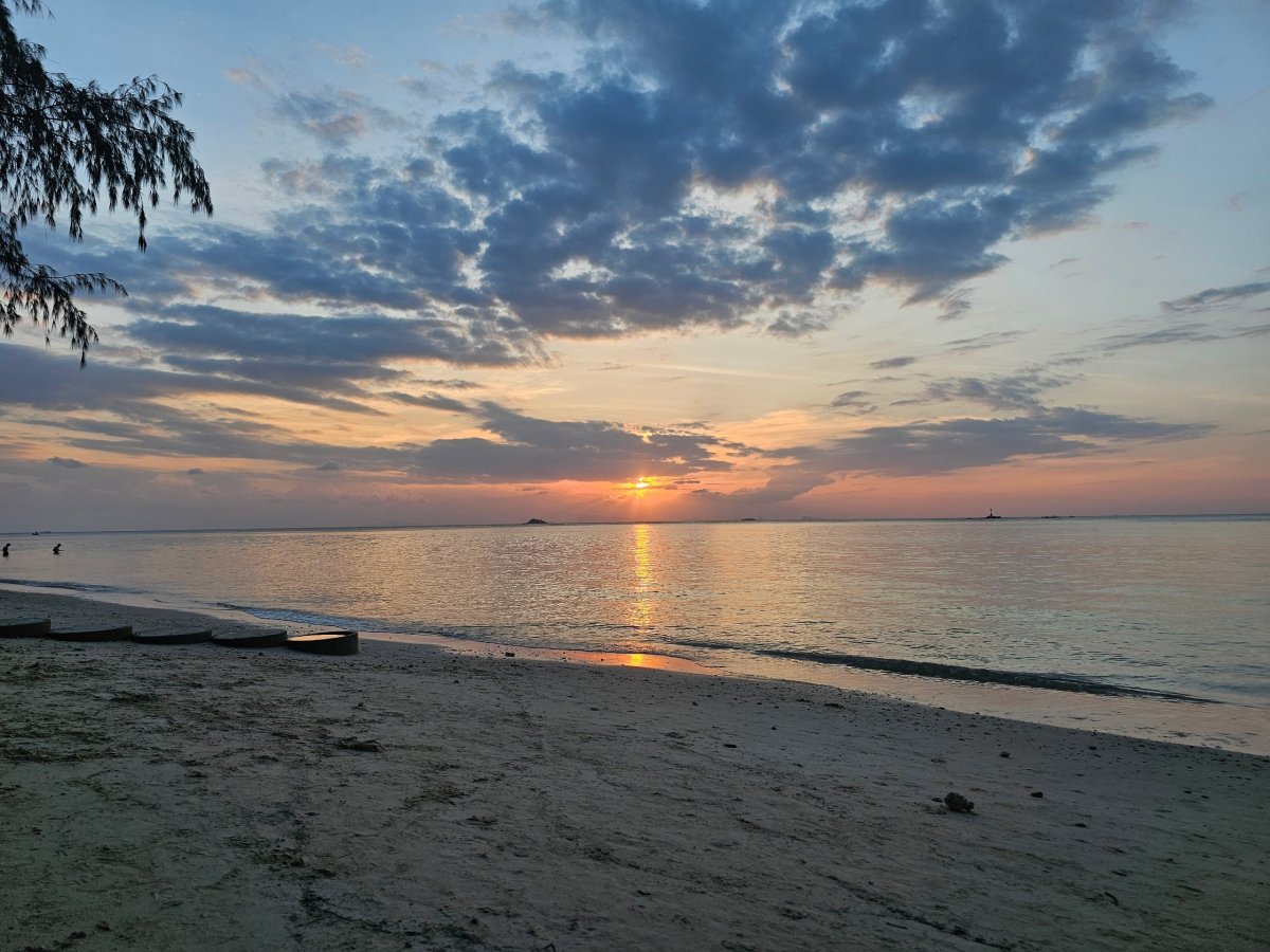 Západ slunce na Zen Beach