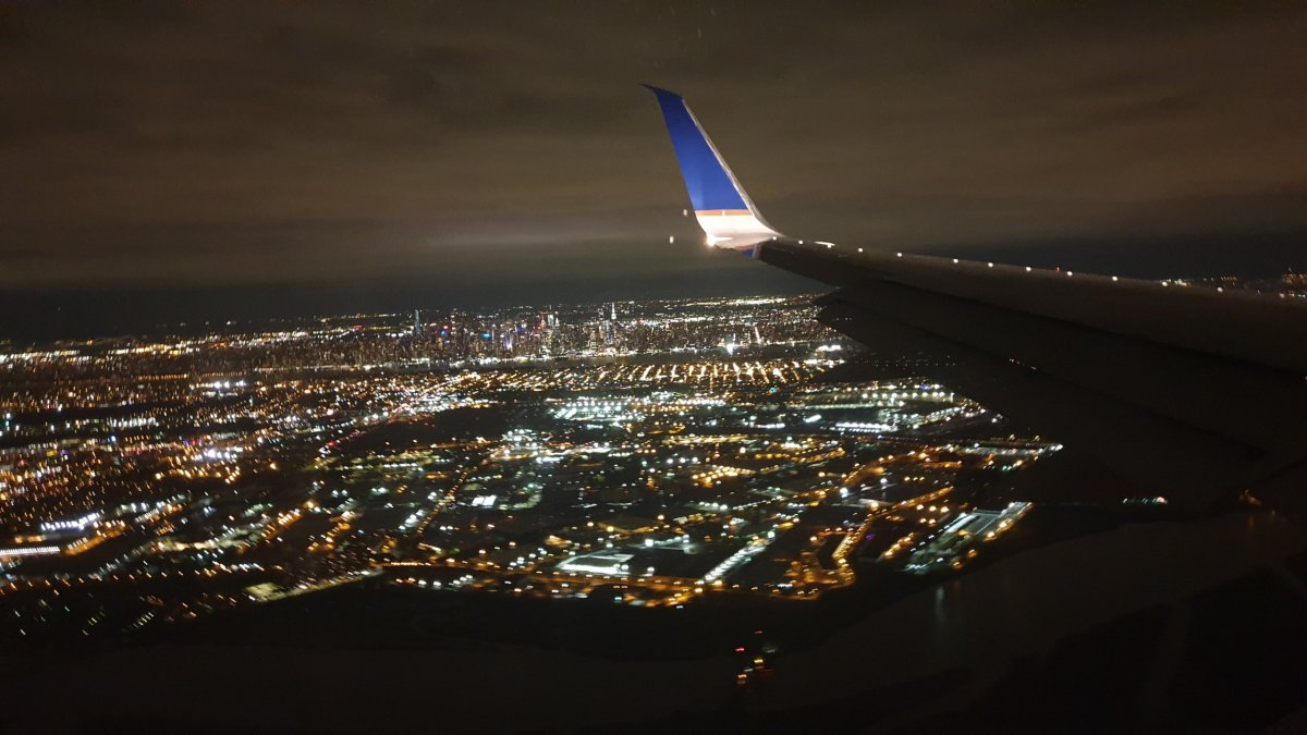 V dálce rozmazaný Manhattan