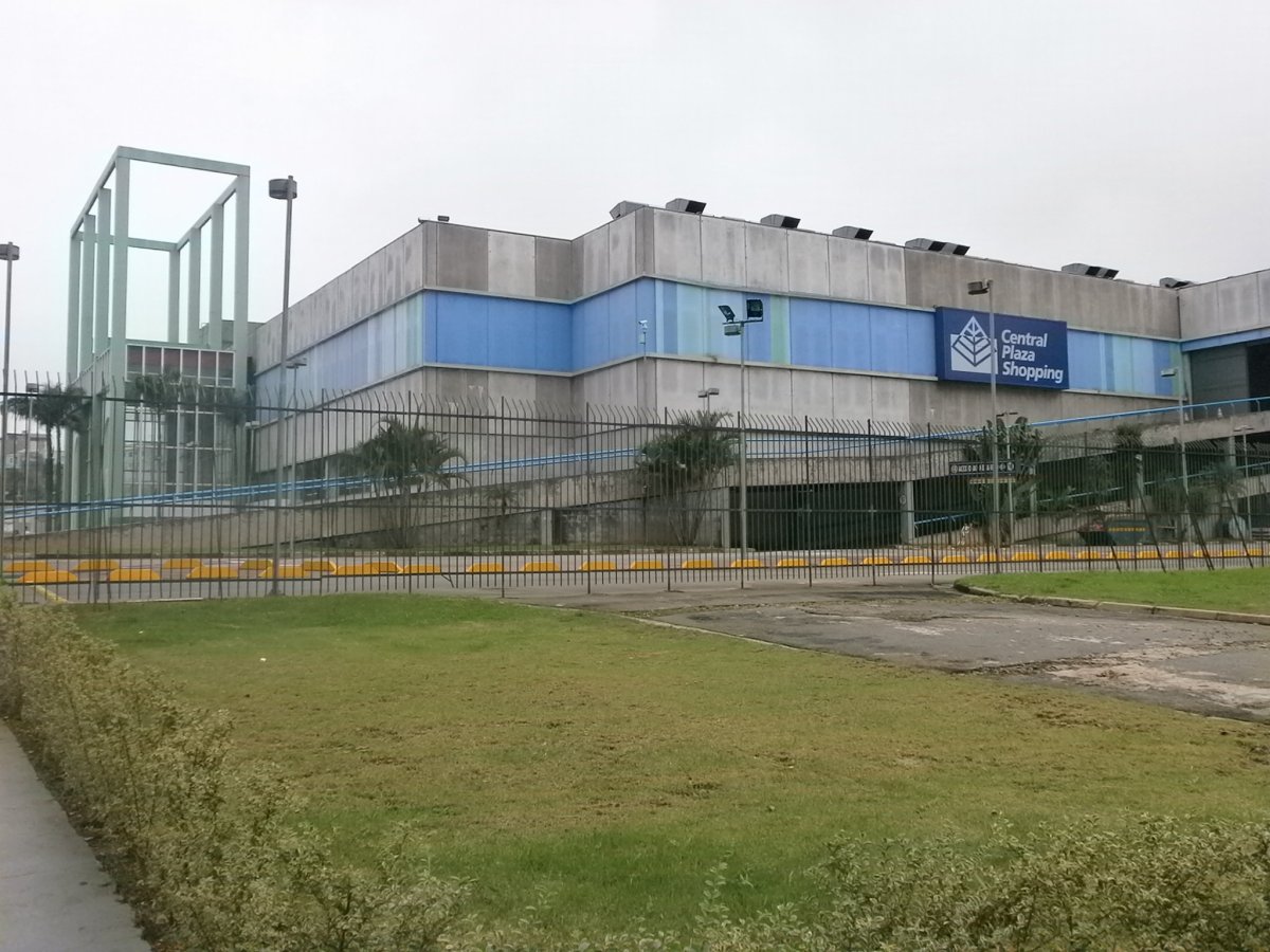 Central Plaza Shopping Center