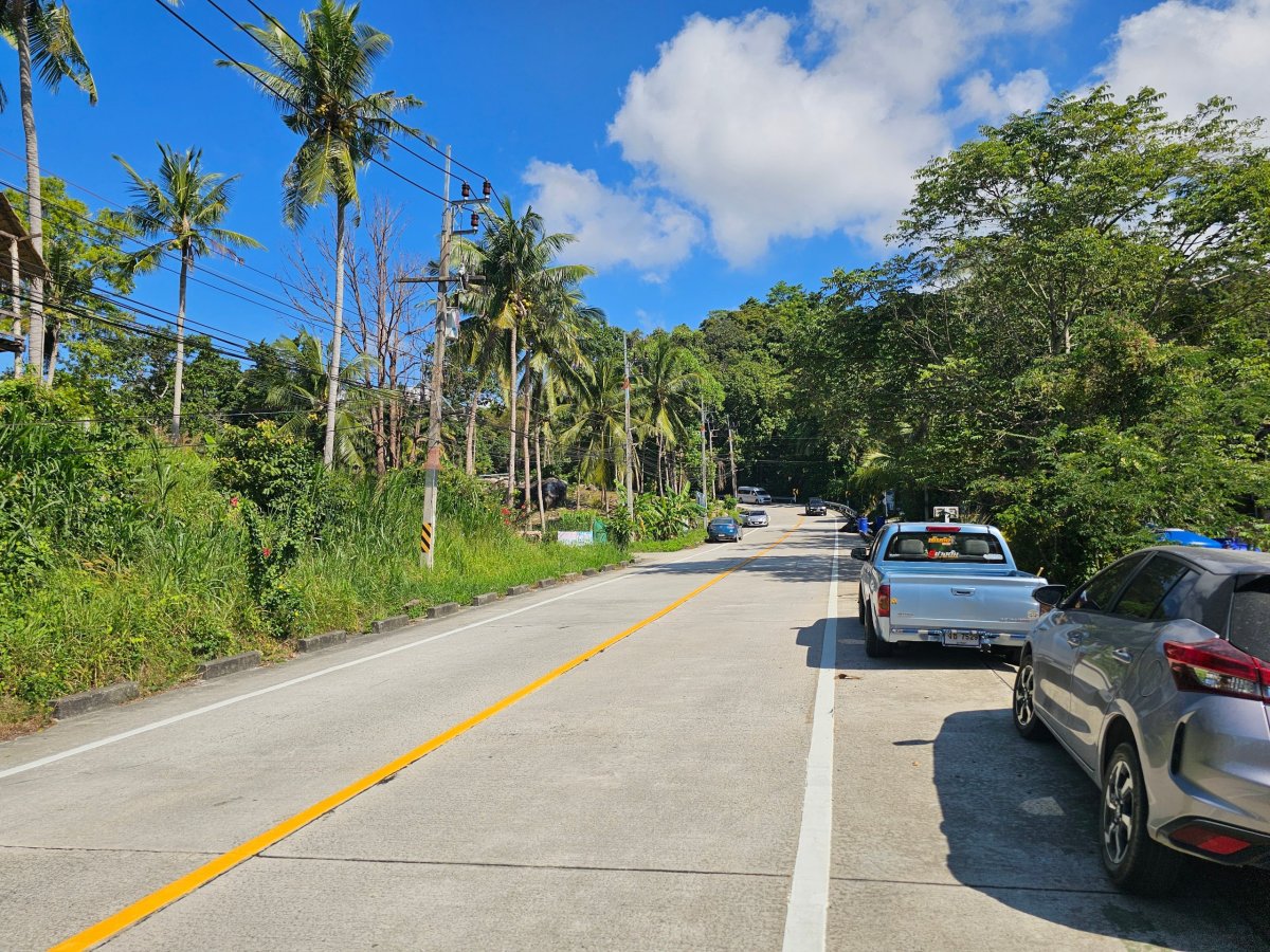 Hlavní silnice na Koh Phanganu