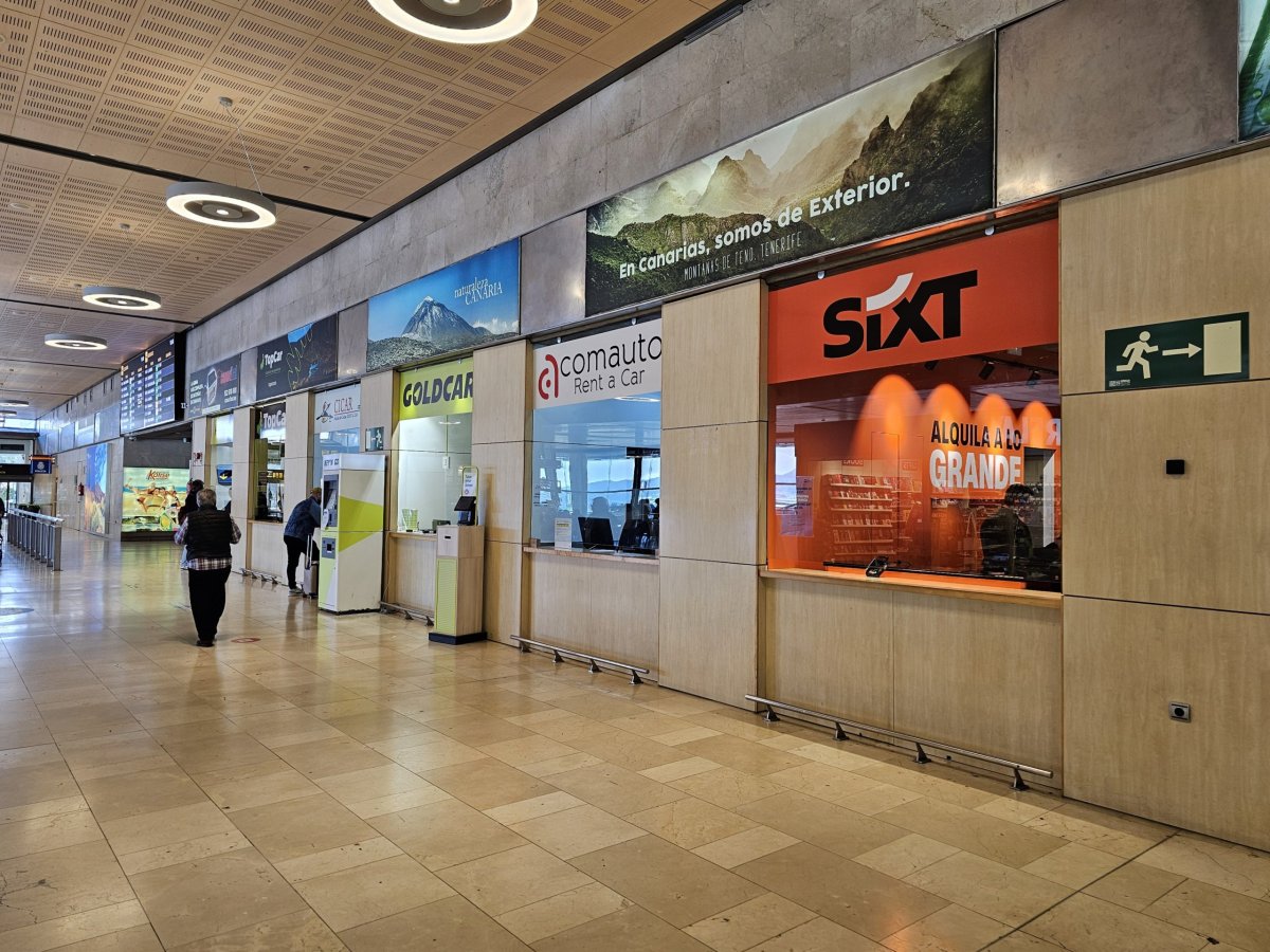 Pobočky autopůjčoven na letišti TFN