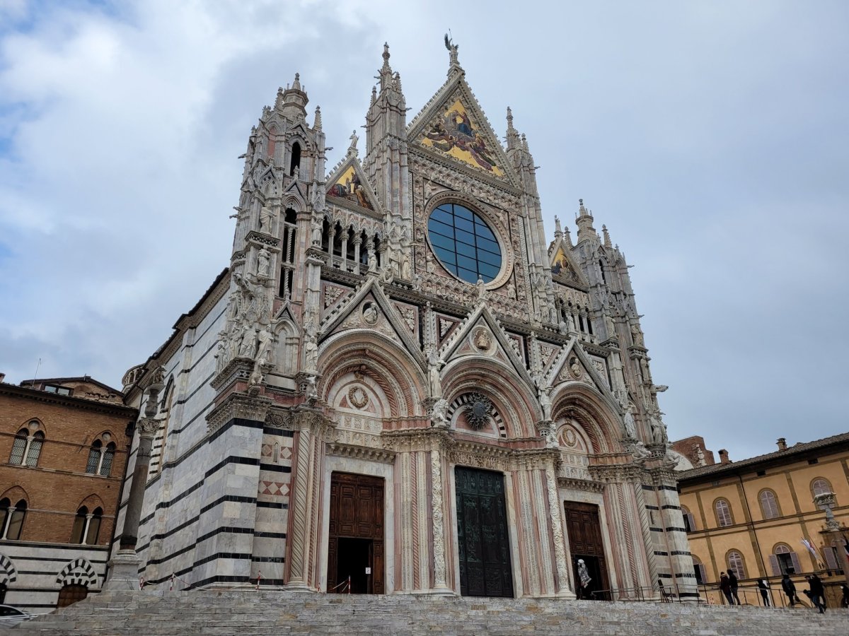 Západní průčelí