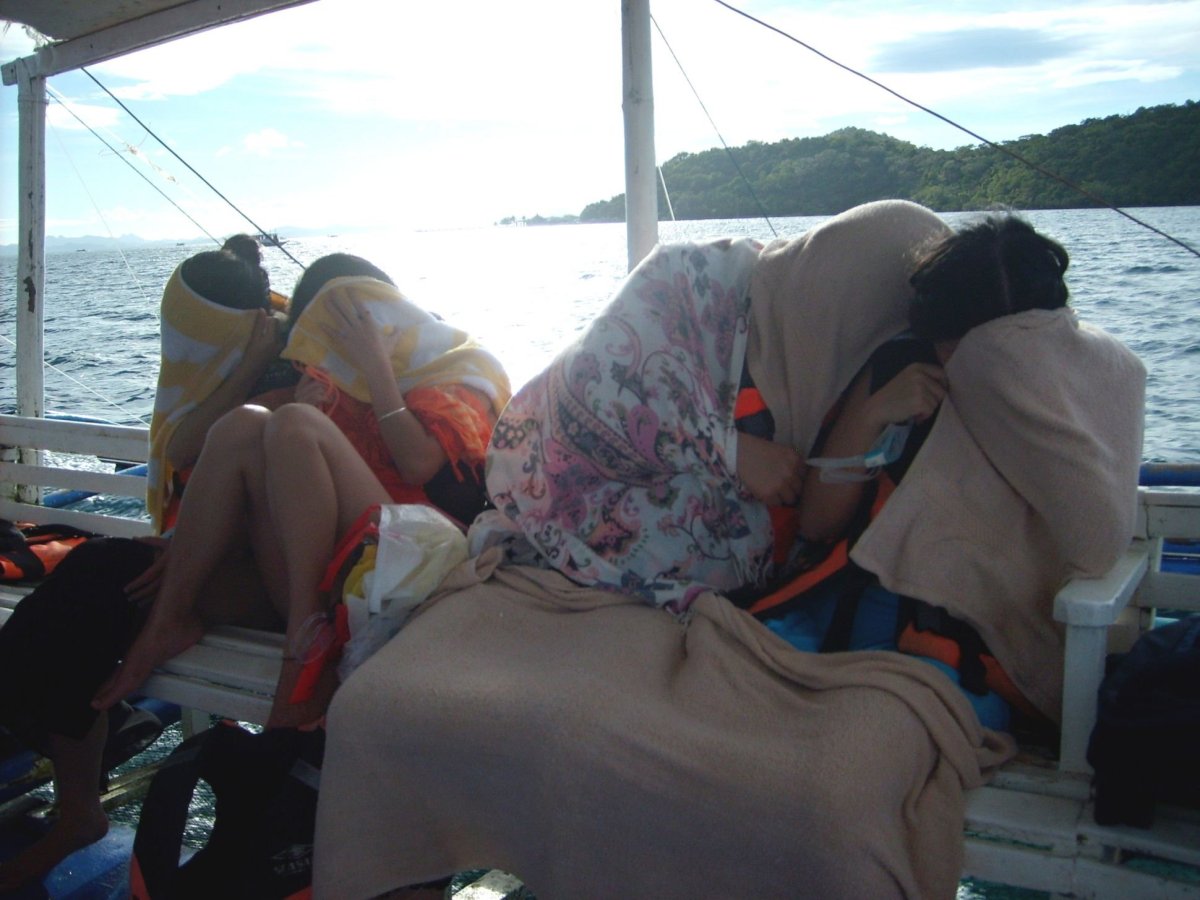 Čínské turistky se chrání před sluncem - opálená je jen lůza