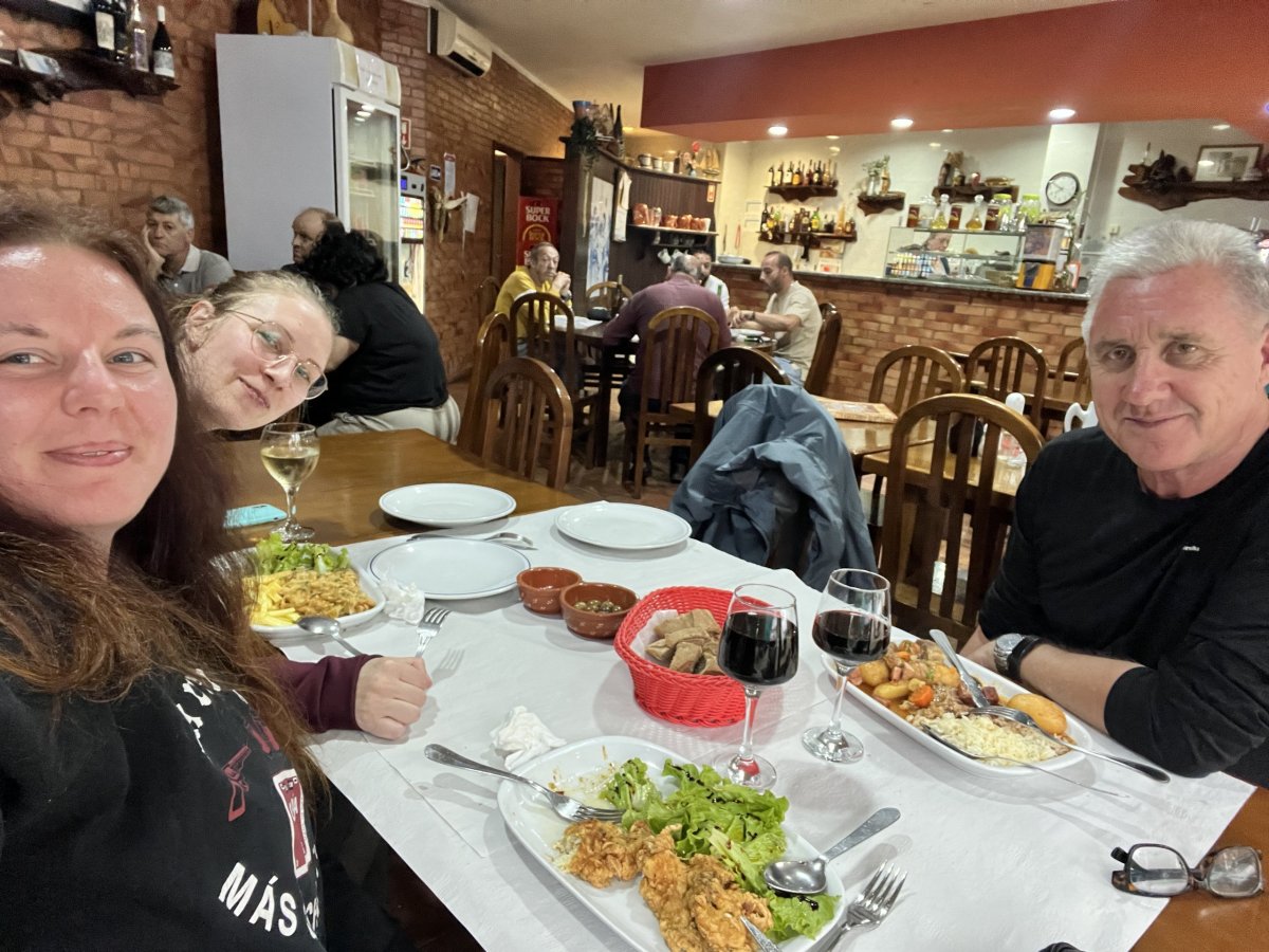 První véča v Tasquinha De S. Bras a první Pilgrim meníčko