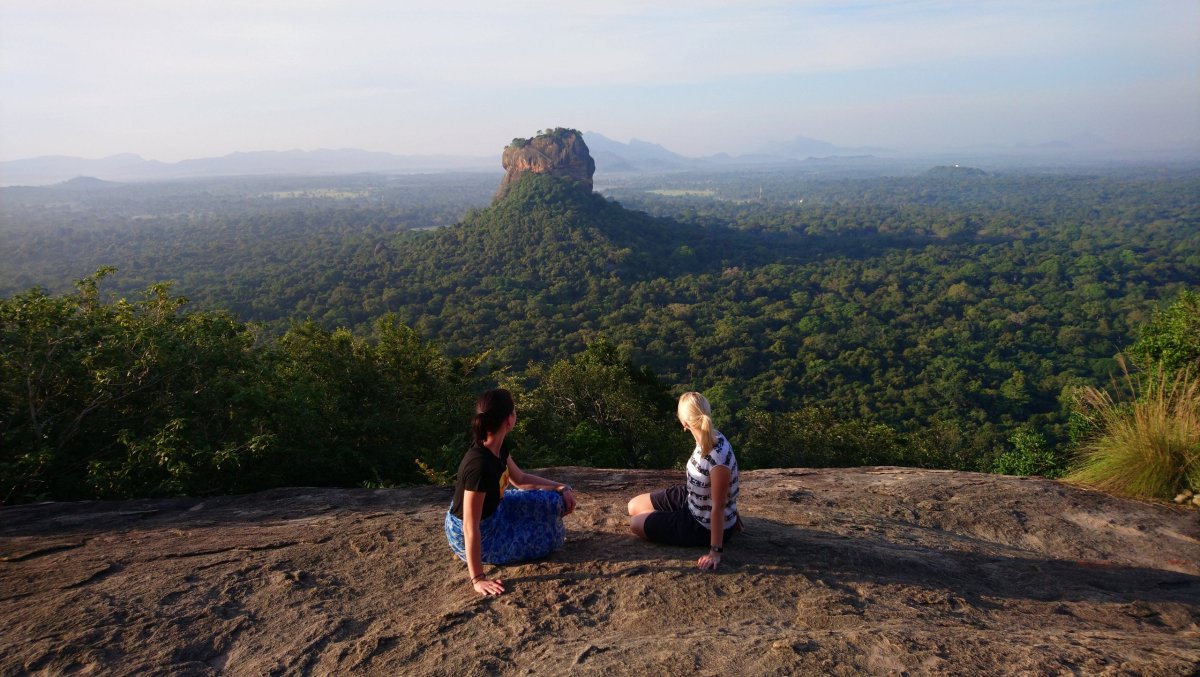 Výhled na Sigiriya Rock je odměnou za náročný výšlap na skálu Pidurangala