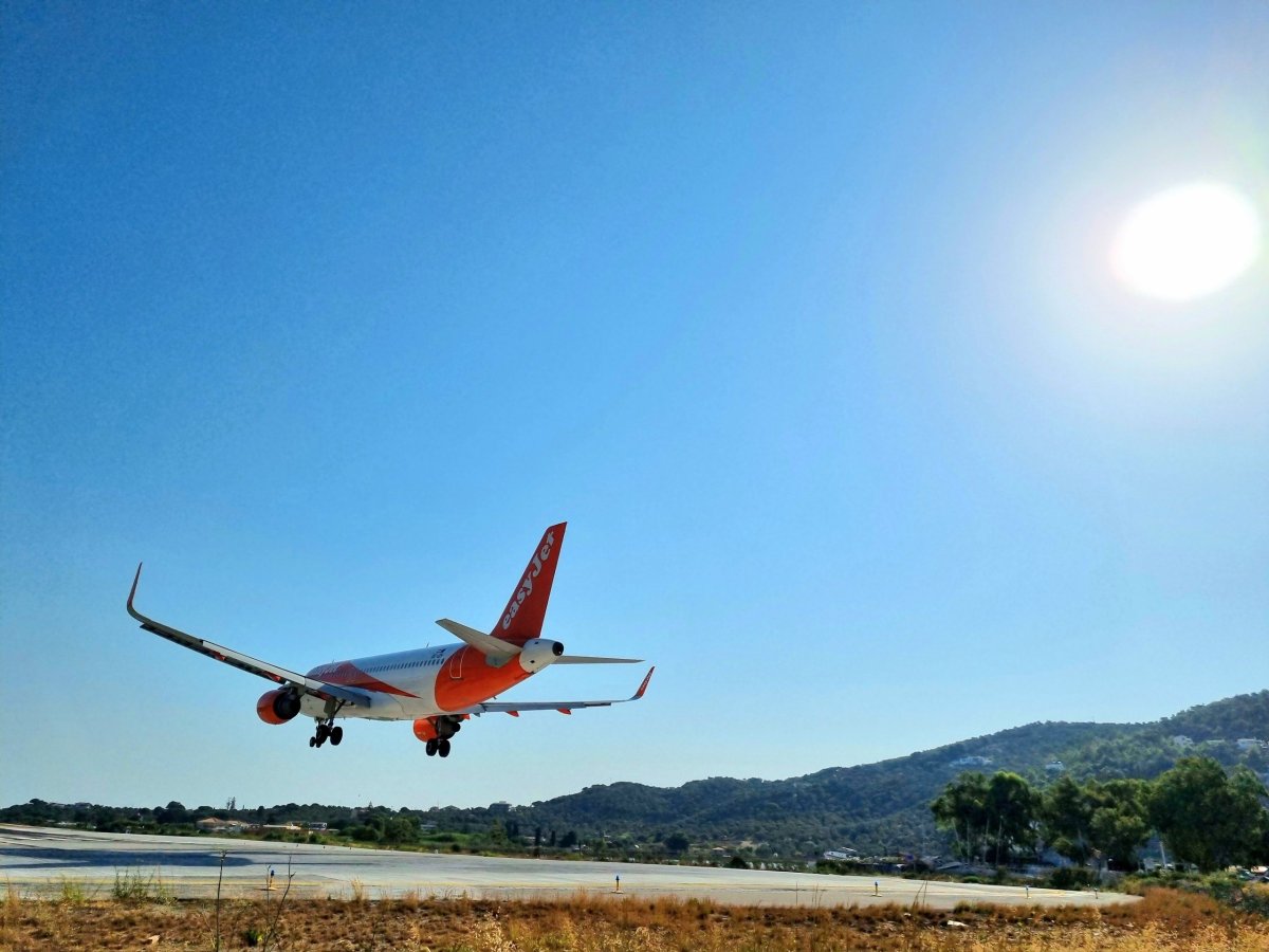 Přistání doslova nad hlavami