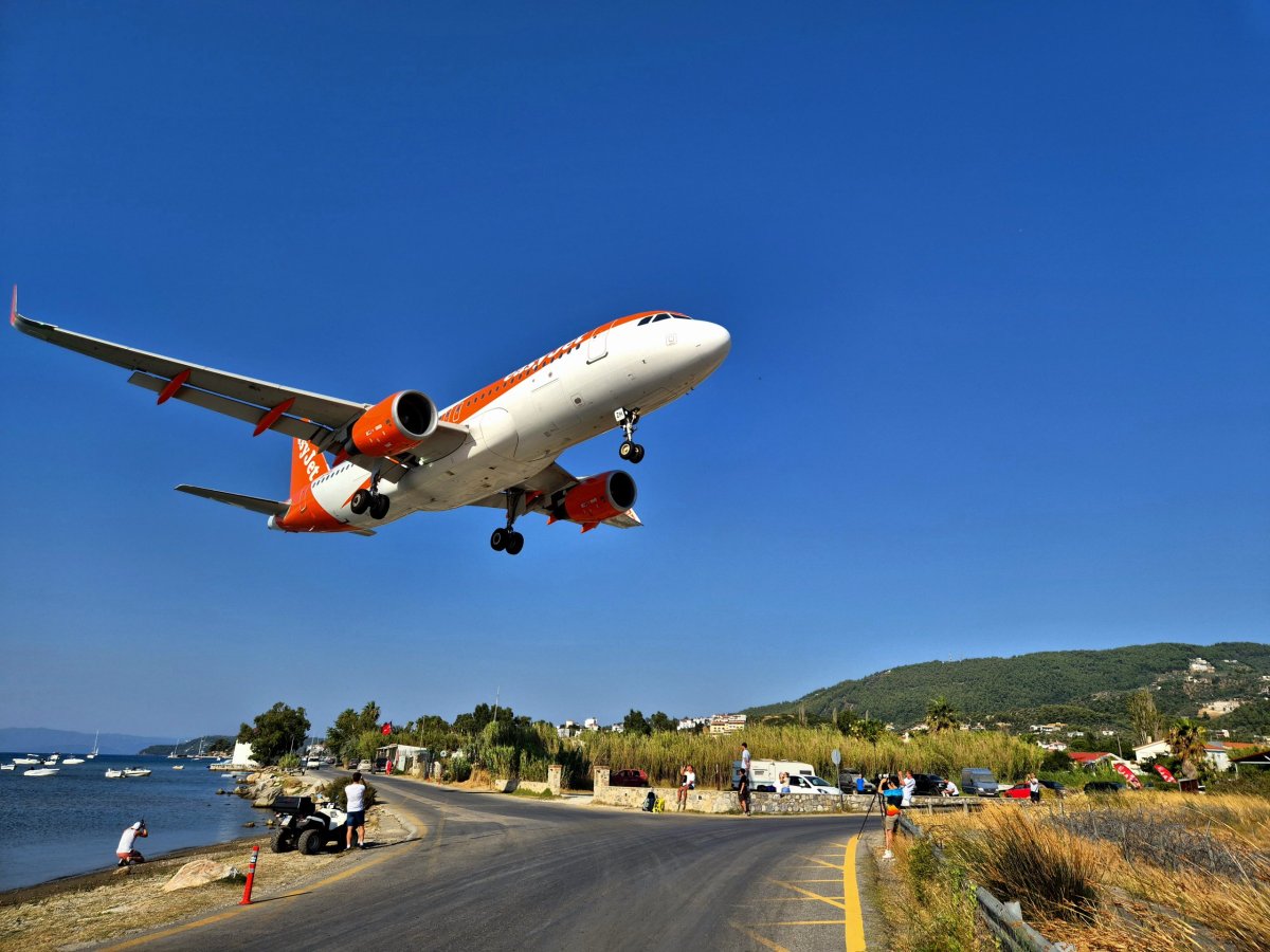 Přistání doslova nad hlavami